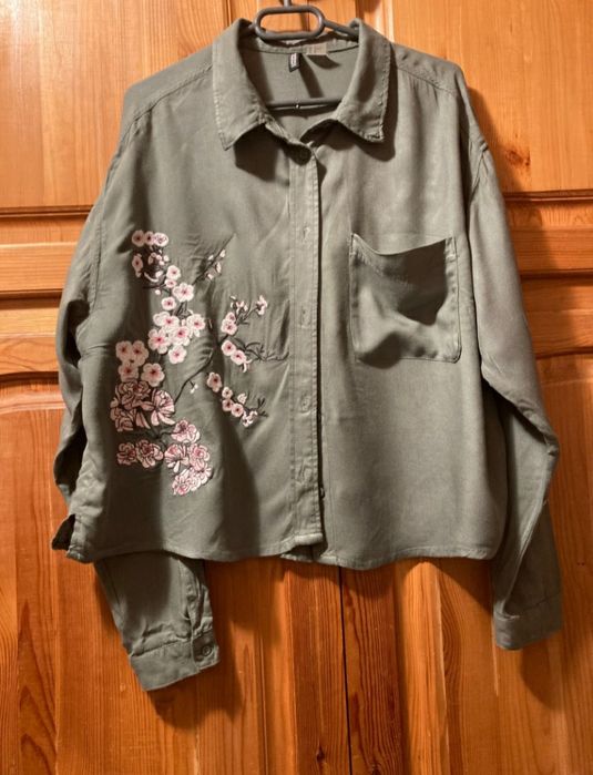 Предлагам дамски топове и ризи размер M/L