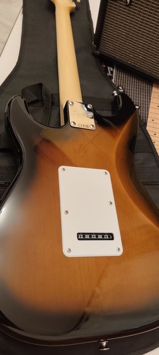 Chitara electrica Fender Squier Sonic Stratocaster Pack - 2-Color Sunburst