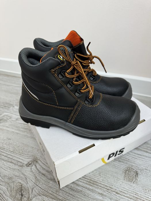 новые Ботинки отличного качества