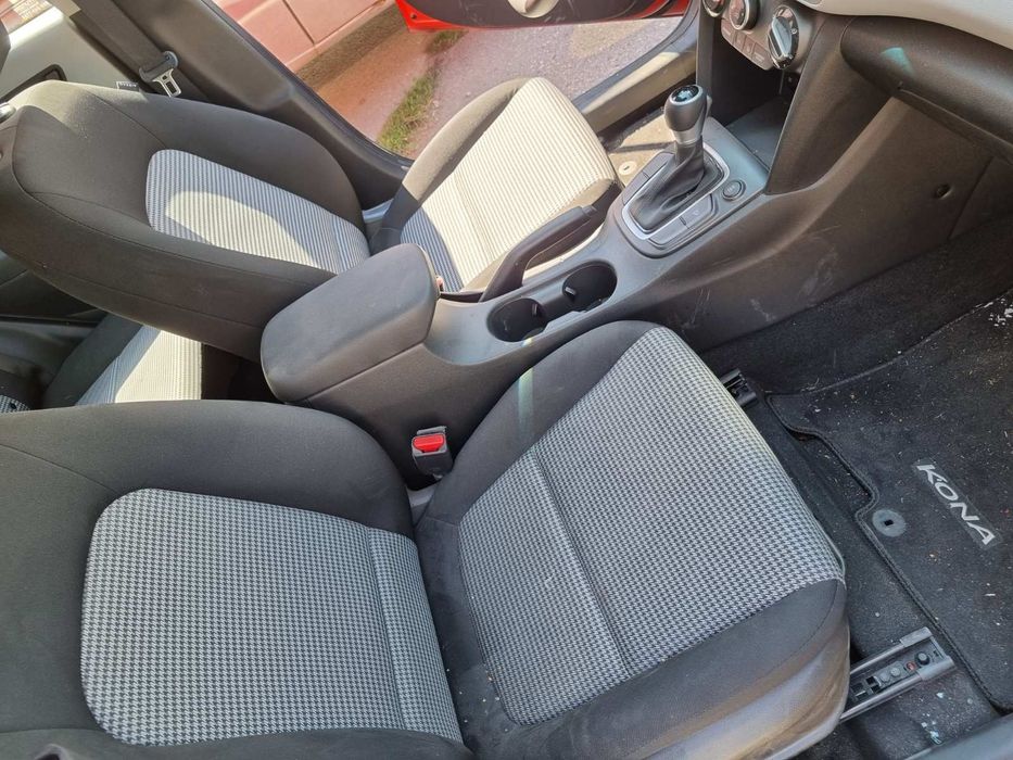 Hyundai KONA на части