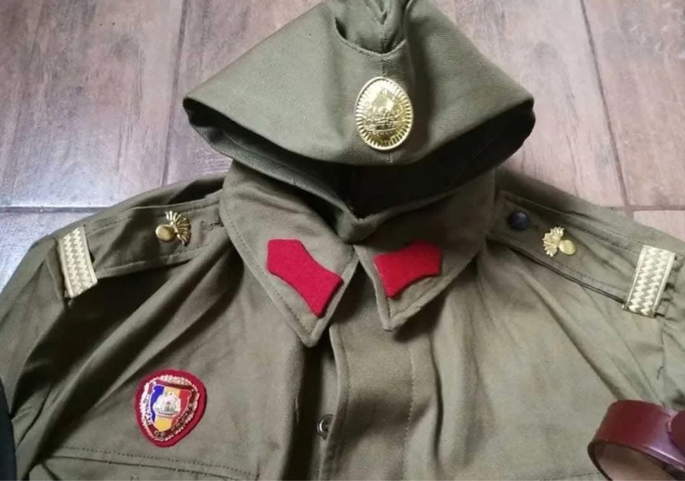 Uniforma militara Tinuta armata Sergent perioada comunista cu centura