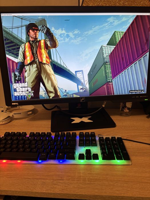 Pc gaming cu Monitor