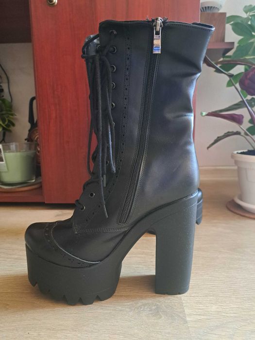 Дамски високи боти