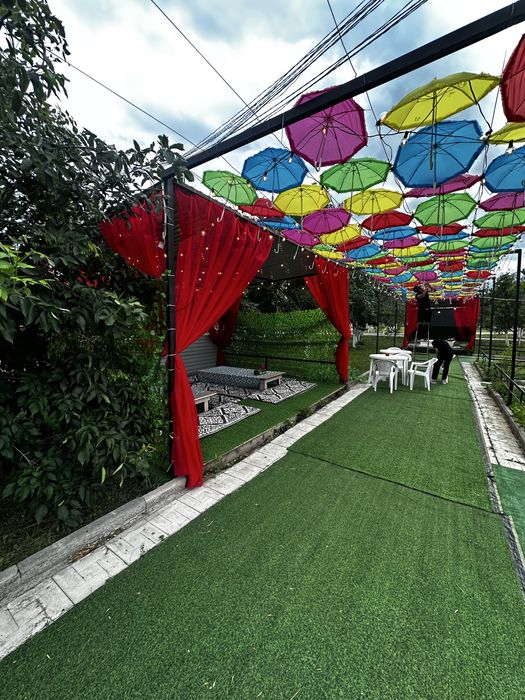 Летнее кафе в центральном парке……