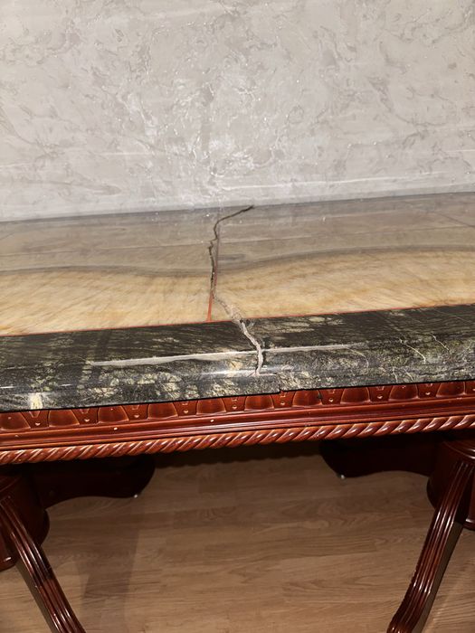 Продам стол с 5 стульями.