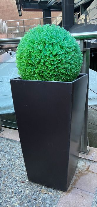 Декоративни пана и топки от изкуствена трева