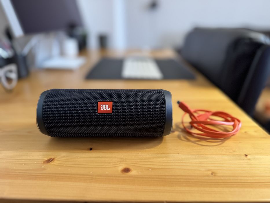 JBL Flip 4 Bluetooth Speaker