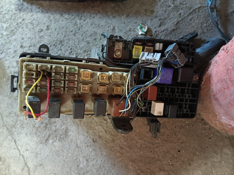 Блок предохранителей ес300