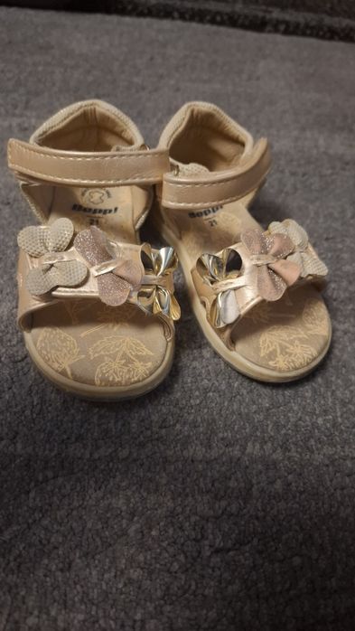 Vând sandale ortopedice