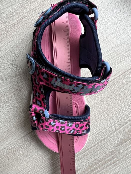 Продам сандалии