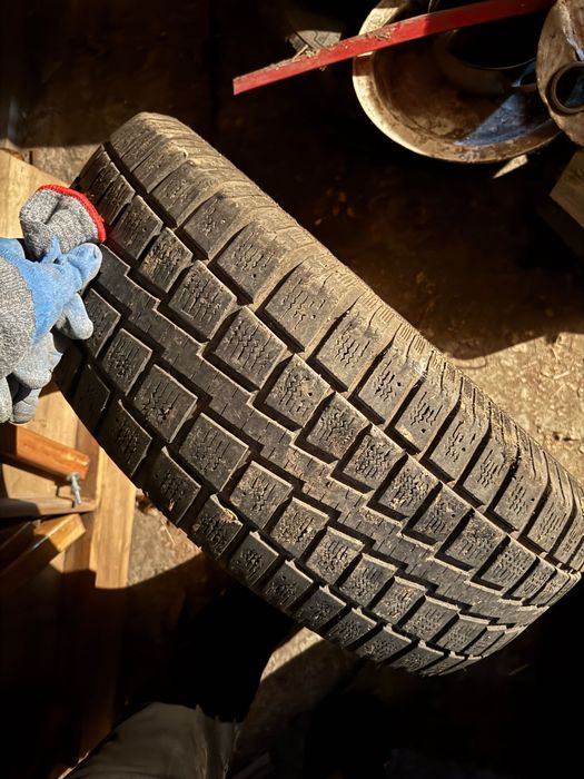 Два зимних баллона 265/70/R17