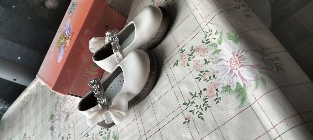 Продам детскую обувь