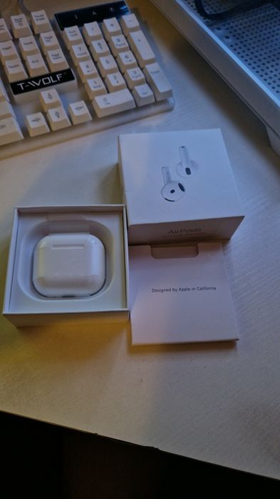 AirPods 4 ANC stare impecabilă