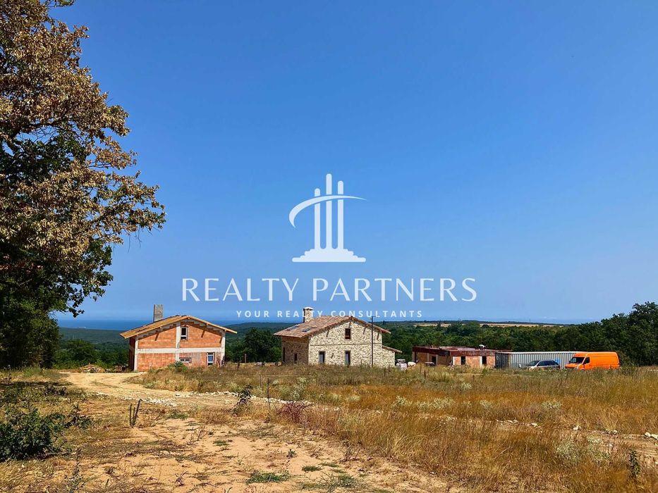 Къща с 3 спални, гараж и морски изглед – с. Приселци, обл. Варна