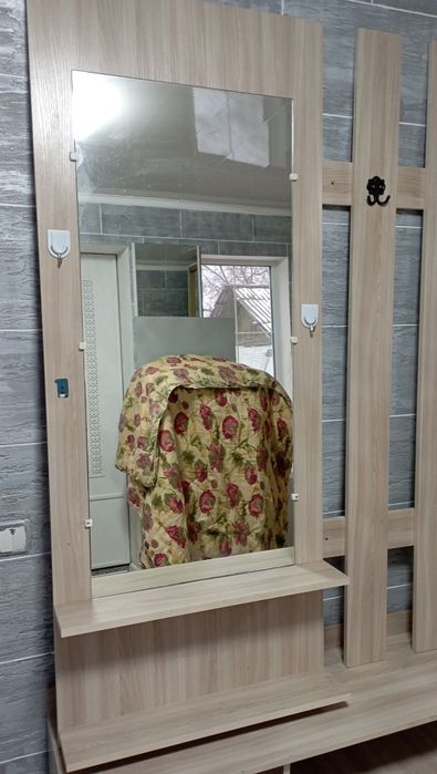 Прихожая вешалка