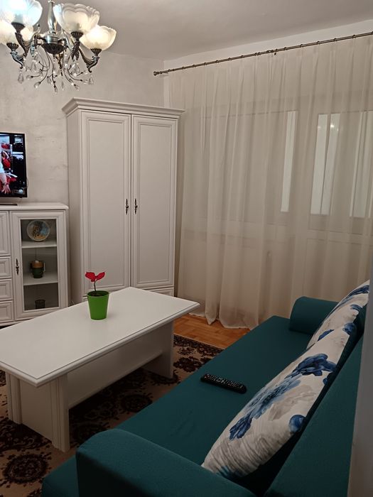 Închiriez apartament