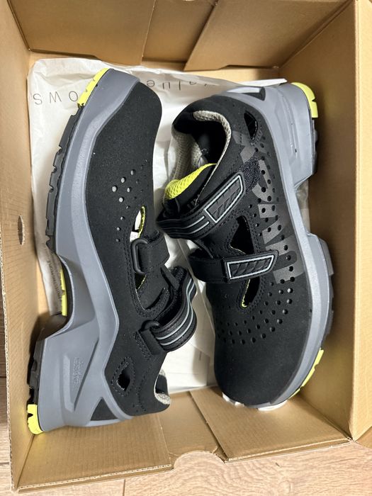 Продавам работни обувки UVEX