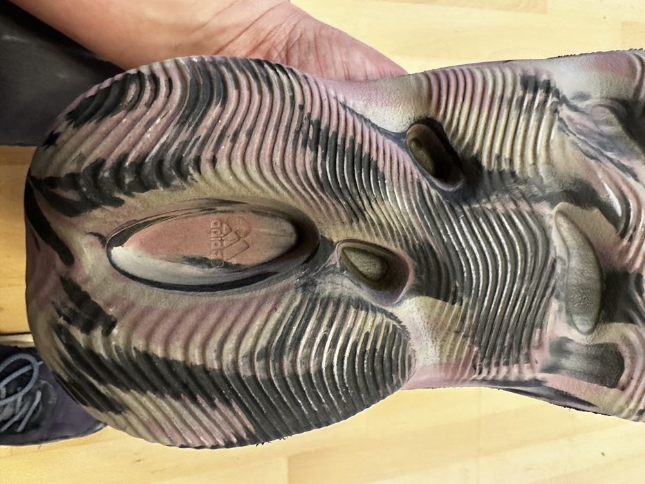 Pantofii sport Adidas Yeezy Foam RNNR
