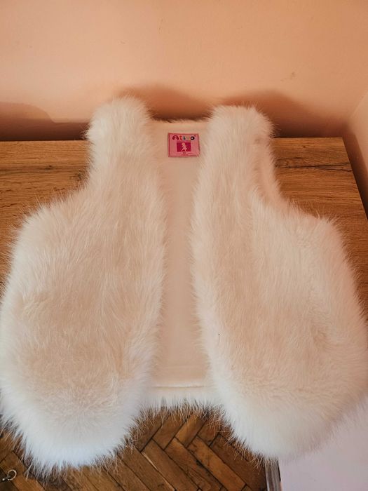 Елек 130-150см, много красив, един път обличен