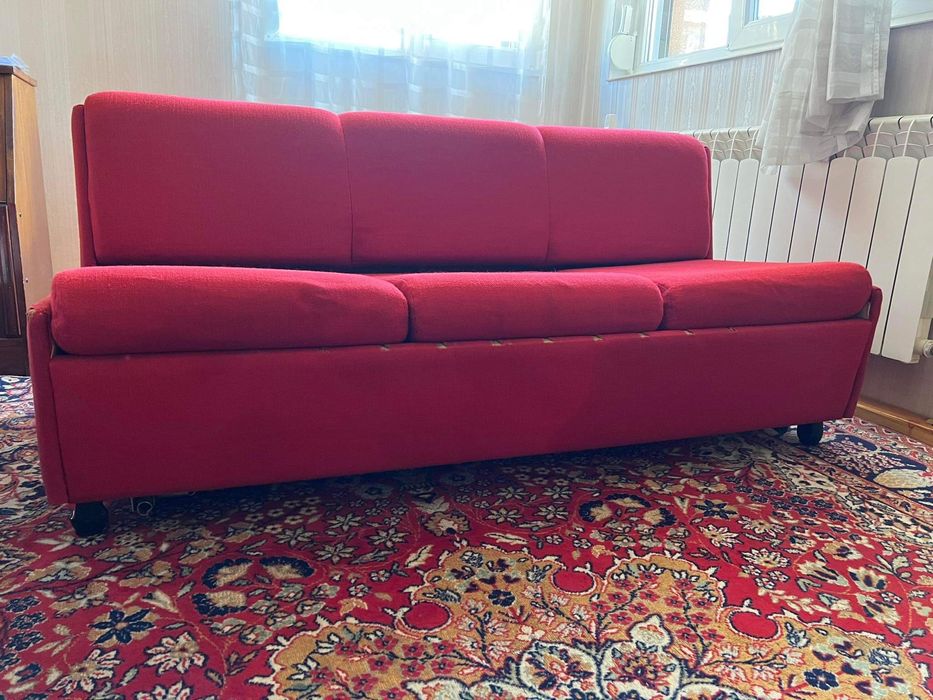 Разтегателен диван