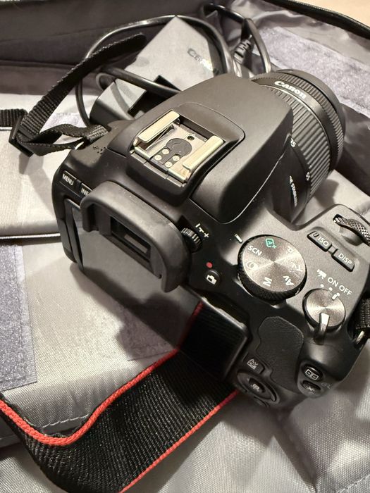 Canon EOS 250D 18-55 IS