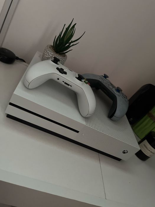 Xbox one s 2 manete