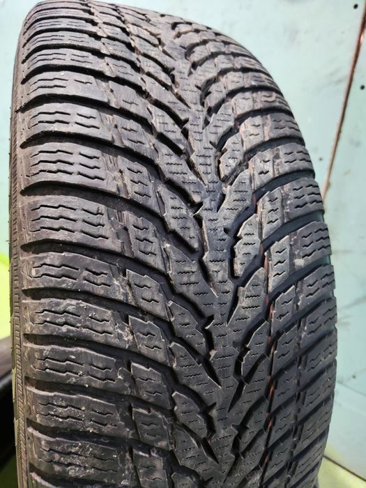 2 бр зимни 215/60/17 Nokian