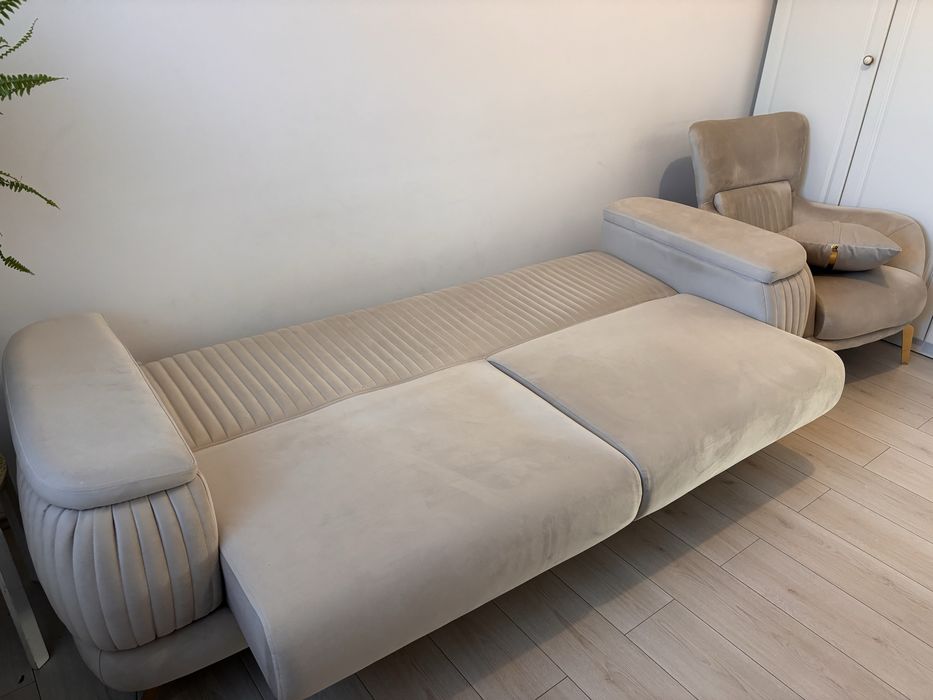 Canapea extensibila cu 2 locuri si fotoliu