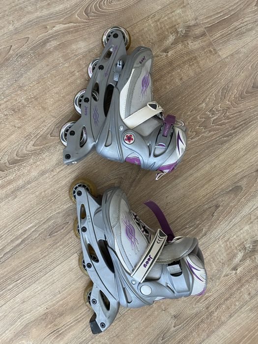 Ролери и подарък наколенки