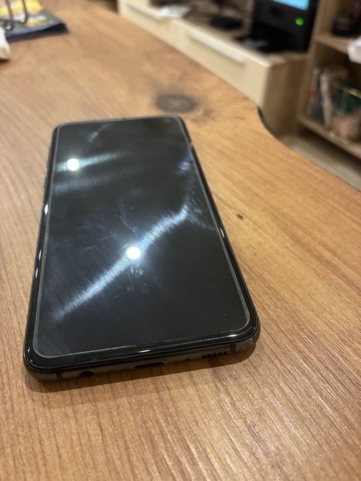 За части: Samsung s10e