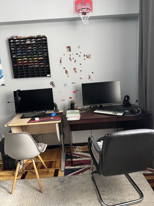 Стол письменный.