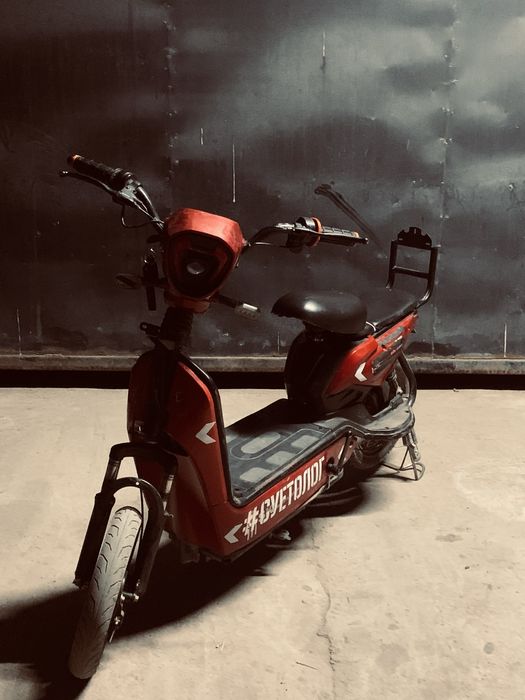 Продам скутер ск8