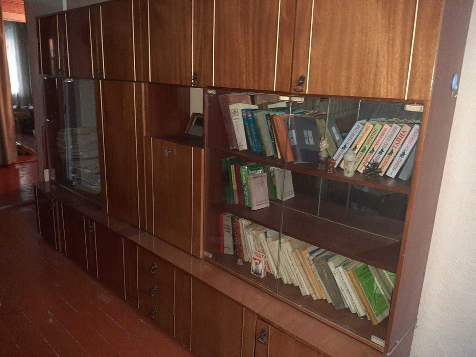 Продам шкафы(сервант)