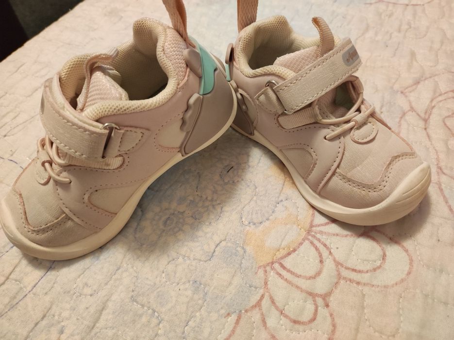 Adidași fetiță mărimea 20