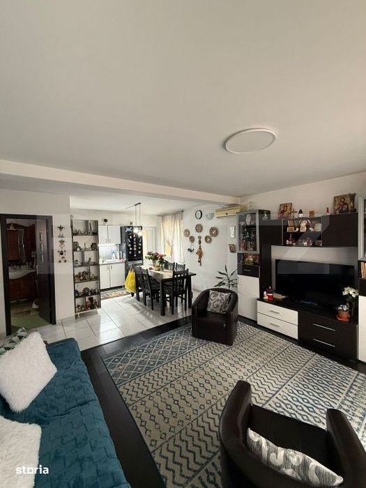 Casa de vanzare, 135 mp utili, panouri fotovoltaice 6.5 Kw, cartier Ta
