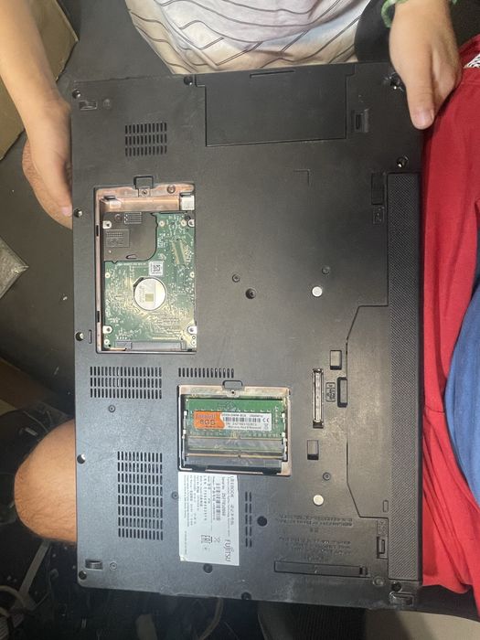 Laptop Fujitsu Siemens E756