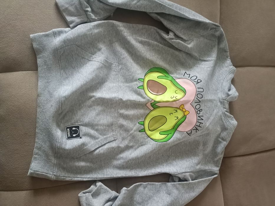 Отдам вещи на девочку даром