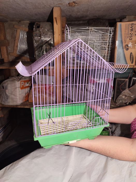 Продам клетки для птиц.