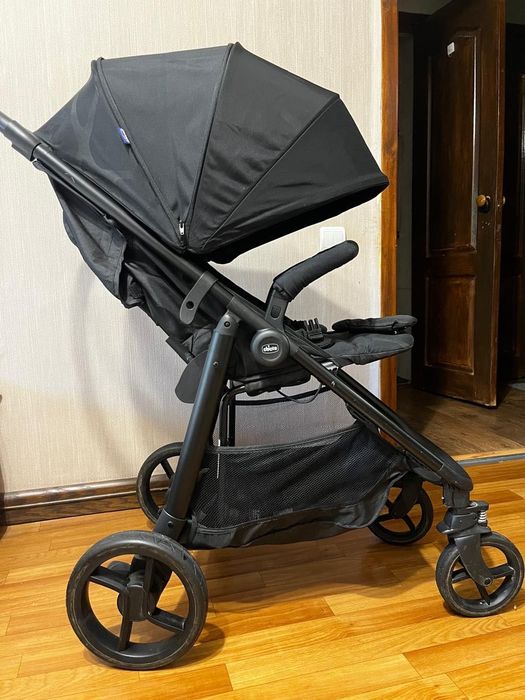 Продам детскую коляску черного цвета