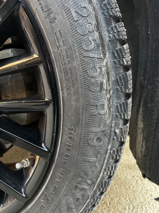 Зимние шины в комплекте в хорошем состоянии