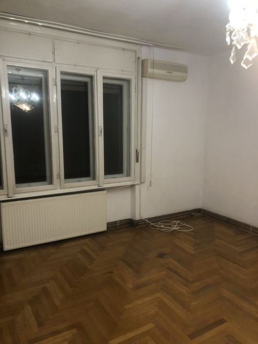 Inchiriez apartament trei camere in asociatie