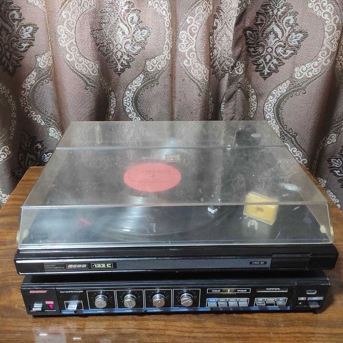 Музыкальный центр Вега.