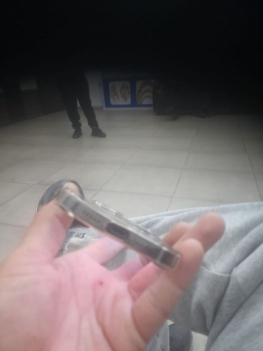 Продам айфон 13