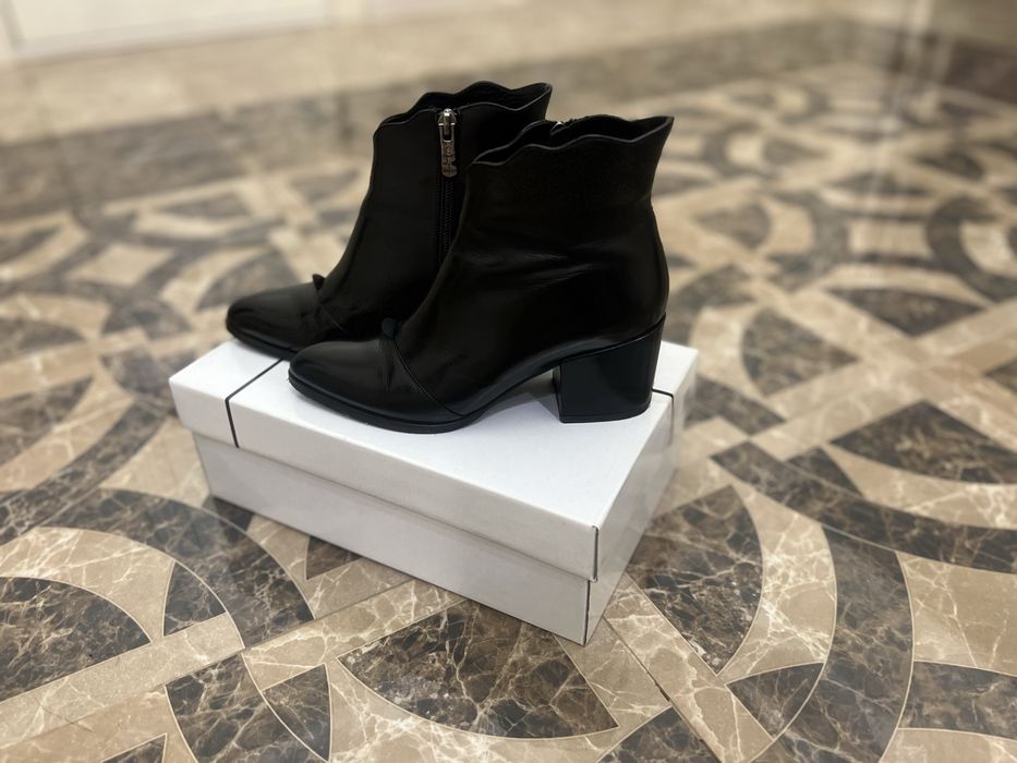 Продам ботильоны - казаки