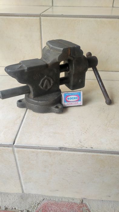 Тиски  слесарные