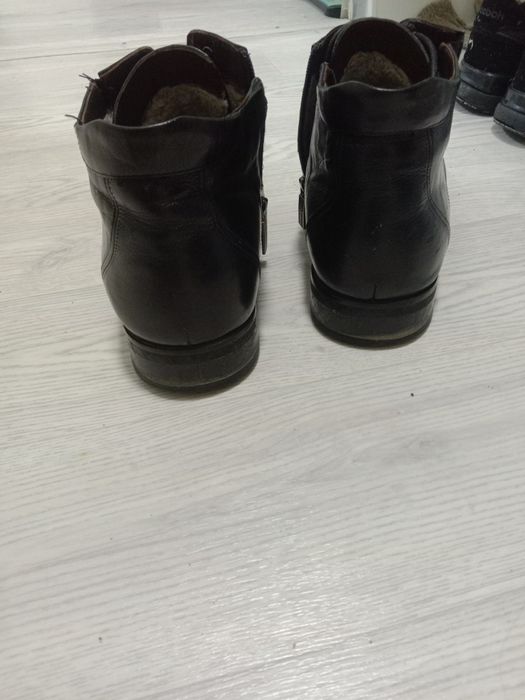 Продам мужские ботинки