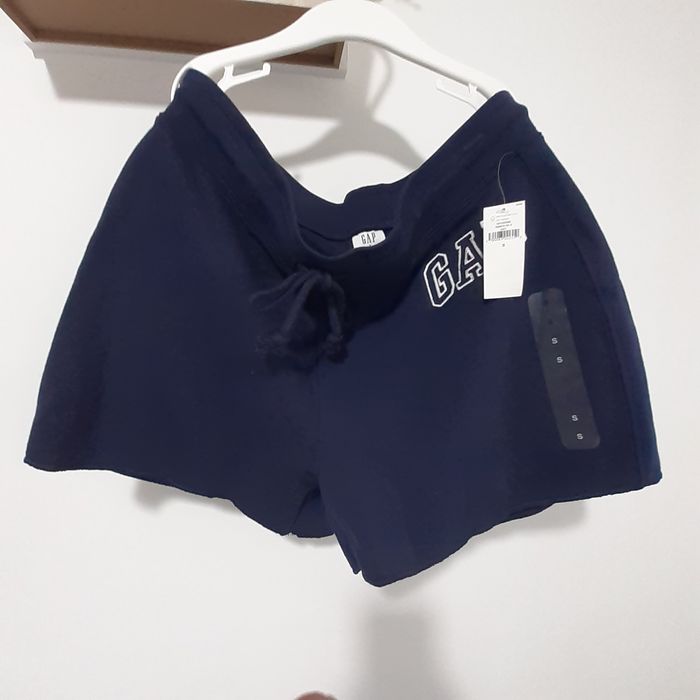 Pantaloni dama scurti marimea S noi cu eticheta.