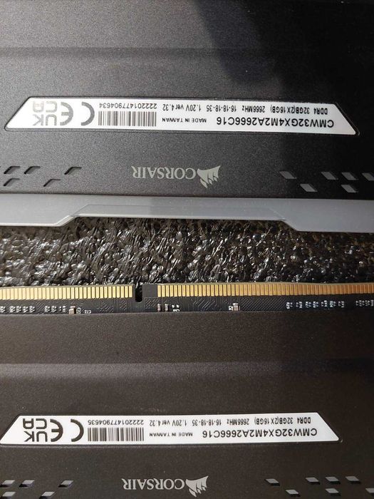 32GB DDR4 2666Mhz CL16 - Corsair Vengance RGB Pro
