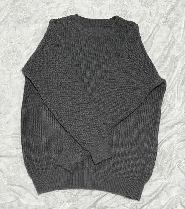 Свитер серый
