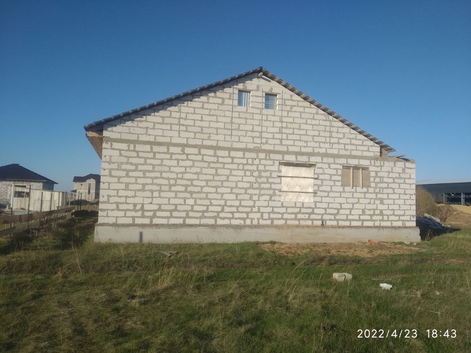 Продам участок с недостроенным домом